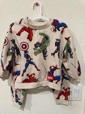 H&M Marvel Superheros Beige Sweatshirt & Jogger Set